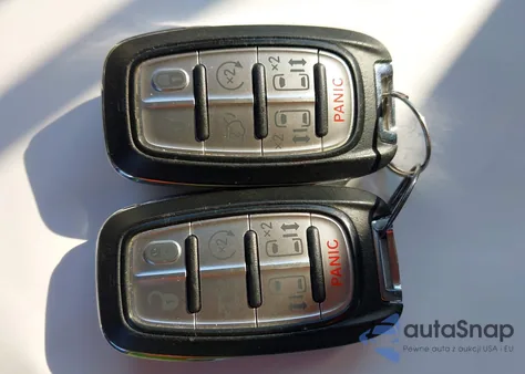 2017 Chrysler Pacifica Touring-L z USA, uszkodzony, nr VIN 2C4RC1BG6HR613742